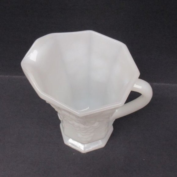 Anchor Hocking Milk Glass Vintage GRAPE 6 1/2 In 20 Ounce Milk Pitcher - Picture 3 of 4